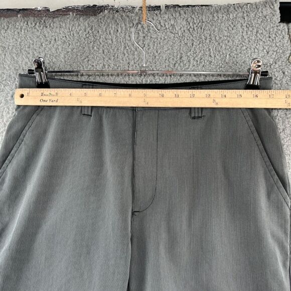 Travis Mathew Shorts Mens Size 34 Golf Gray White Pinstripe casual athleisure - Picture 3 of 10